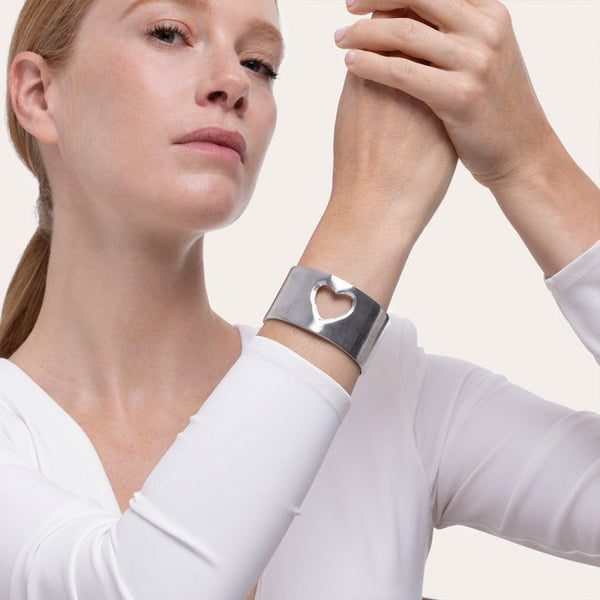 Bracciale rigido sagoma cuore