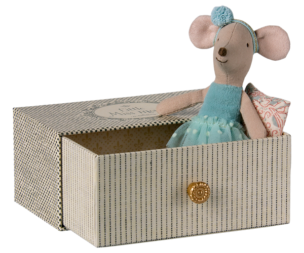 topo ballerina nel lettino da giorno