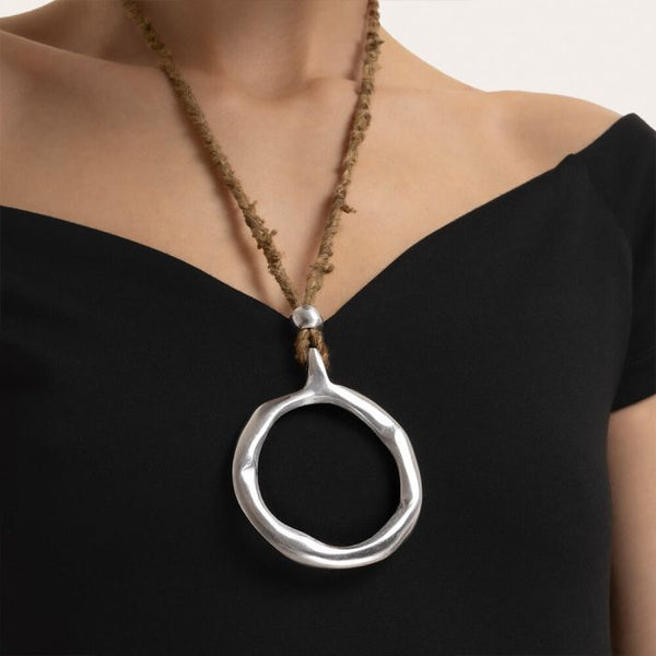 Pendente seta grezza cerchio