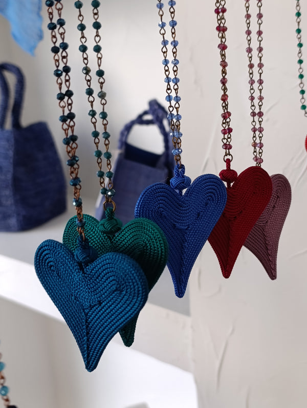 Ciondolo cuore in seta