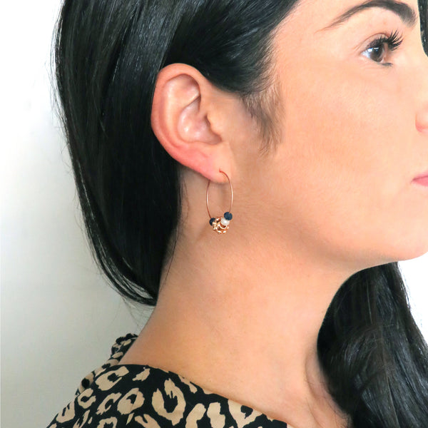 Orecchini Delicati con Charm e Cristalli