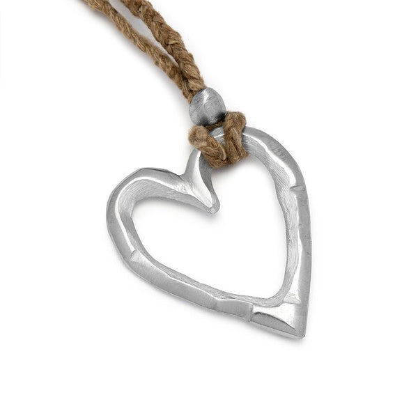 Pendente seta grezza cuore